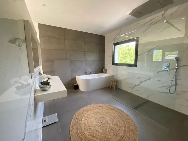 Rénovation complète de salle de bain ancienne et abîmée, Fayence, GHAFFARI Rénovation